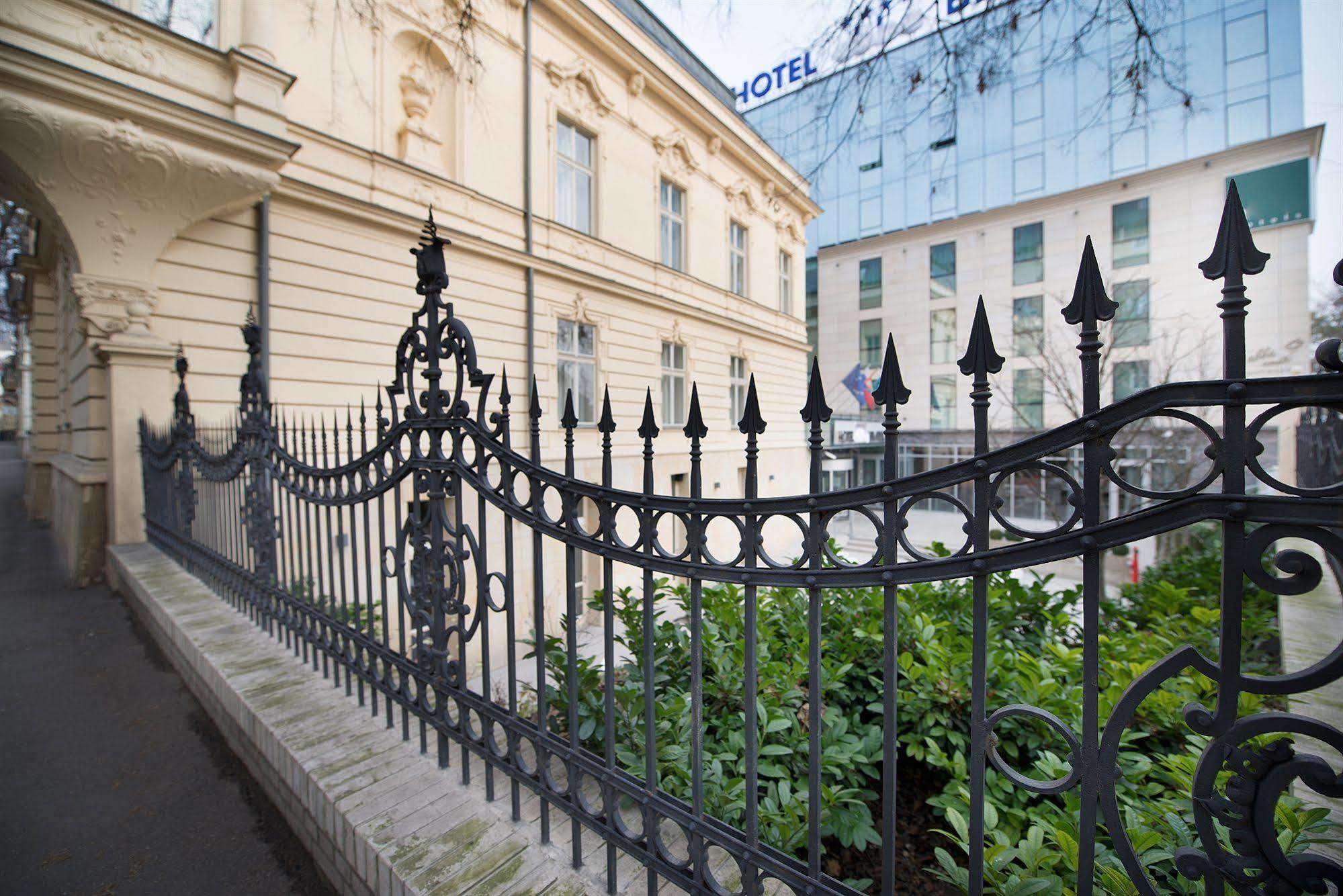 Wilson Palace By Loft Bratislava Bagian luar foto