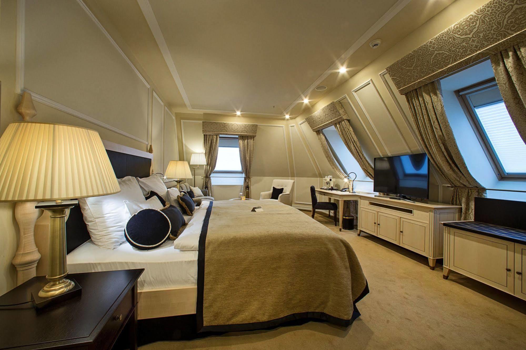 Wilson Palace By Loft Bratislava Bagian luar foto