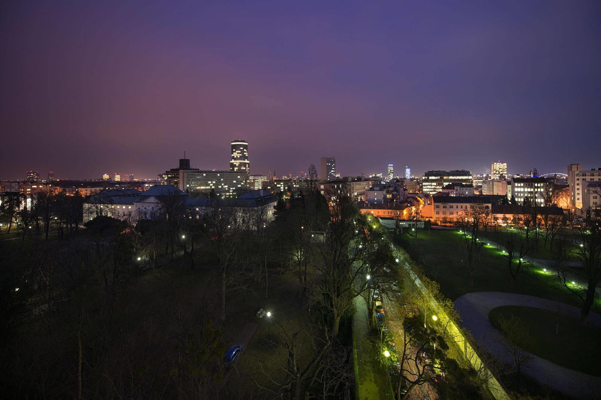Wilson Palace By Loft Bratislava Bagian luar foto
