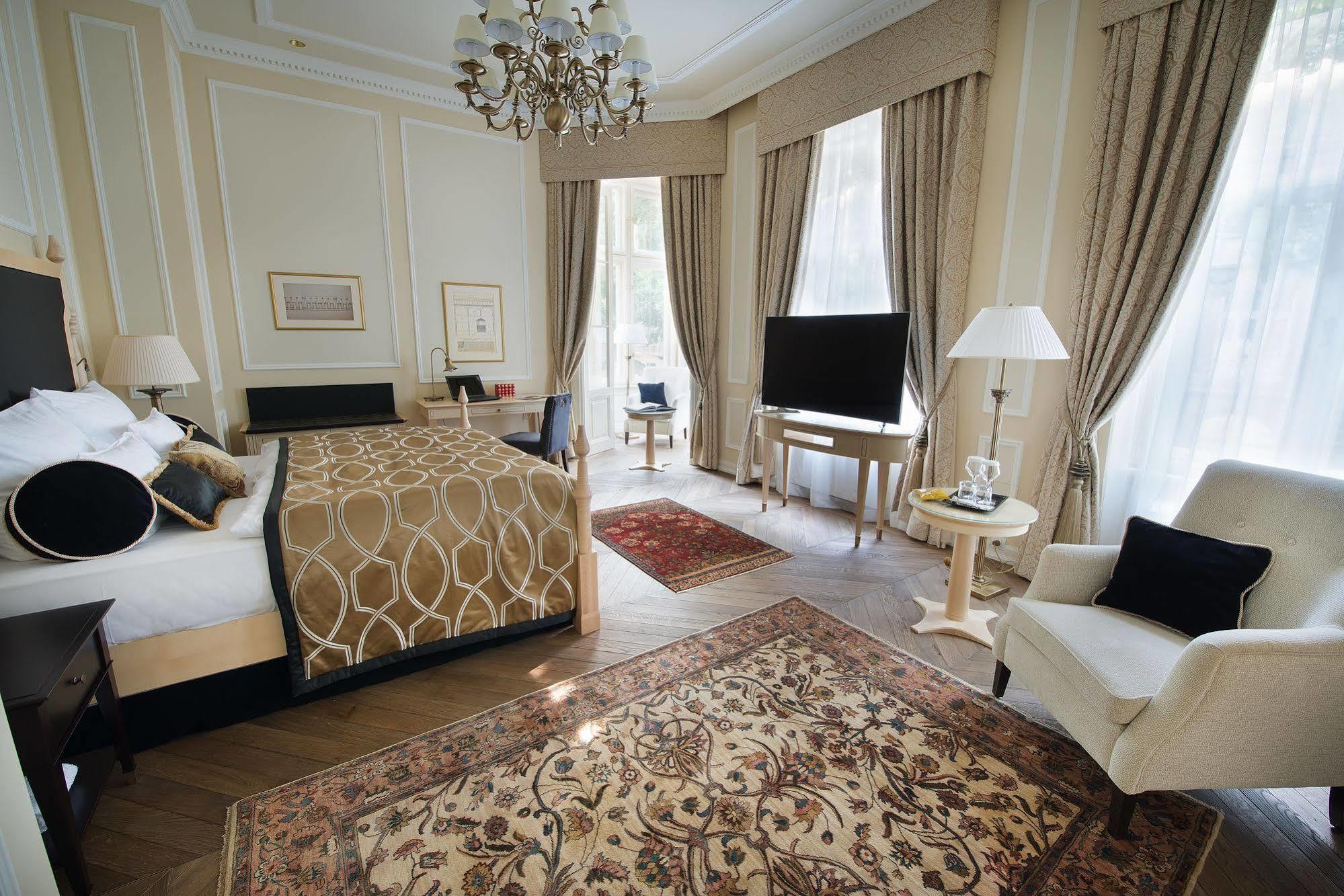 Wilson Palace By Loft Bratislava Bagian luar foto