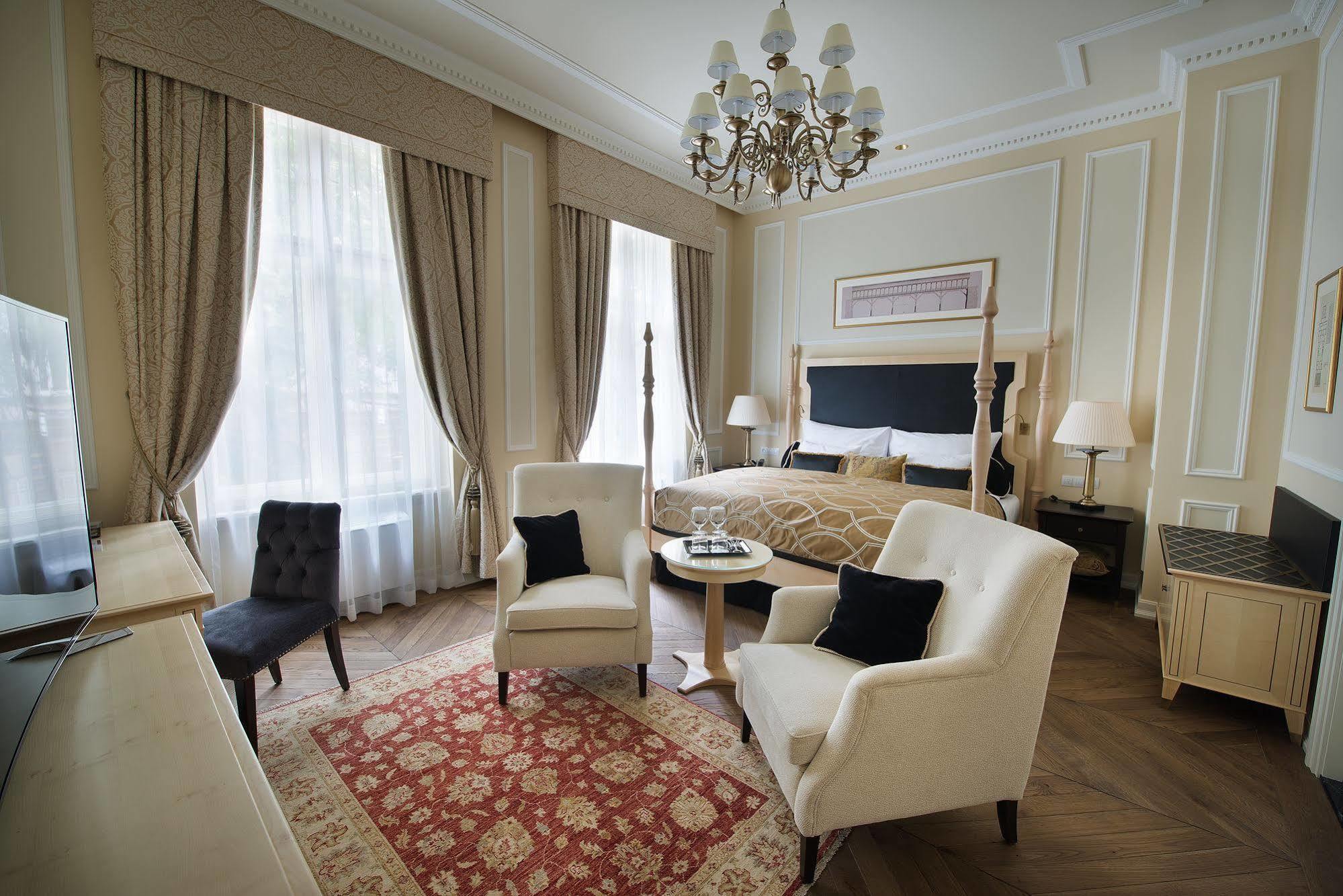 Wilson Palace By Loft Bratislava Bagian luar foto