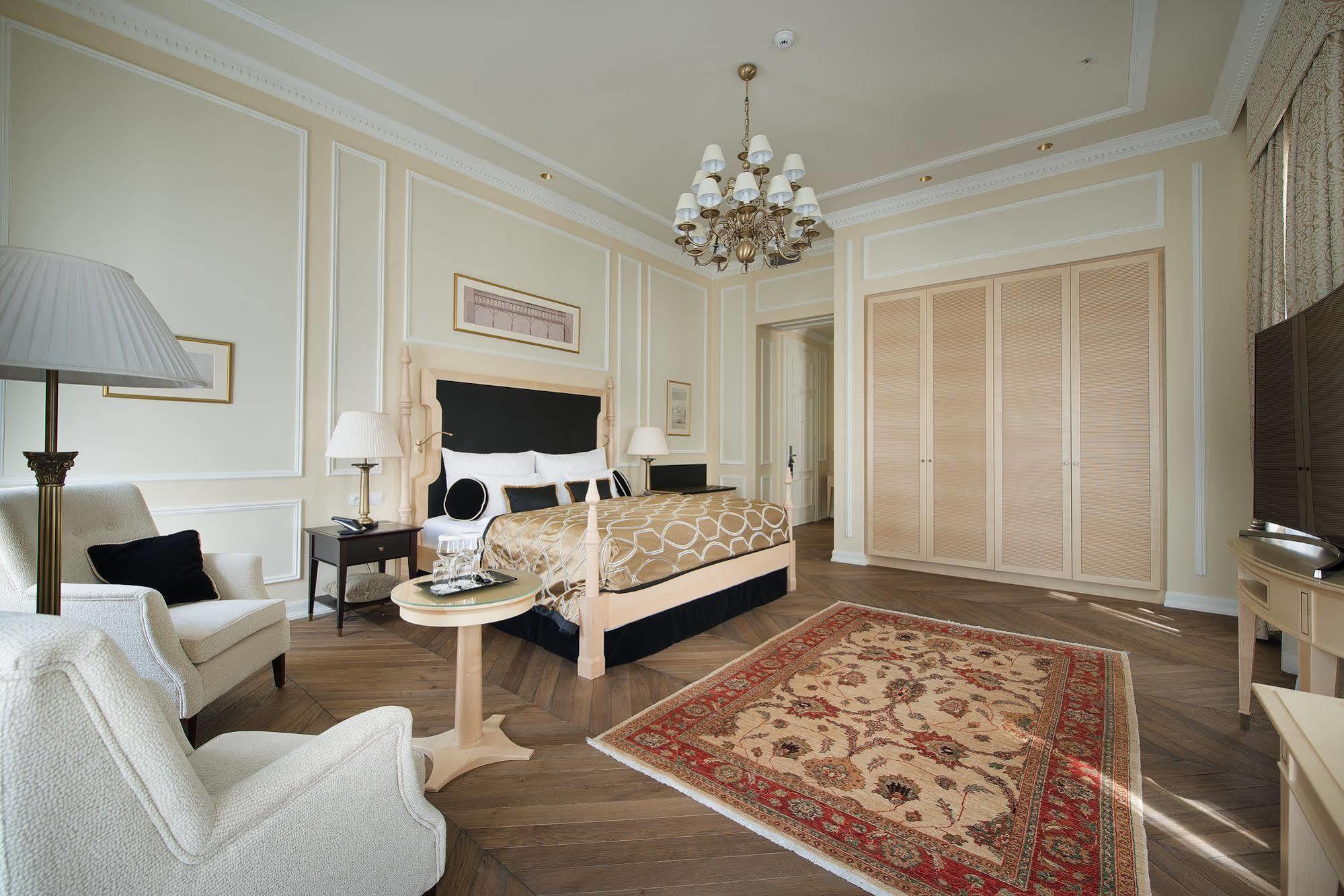 Wilson Palace By Loft Bratislava Bagian luar foto