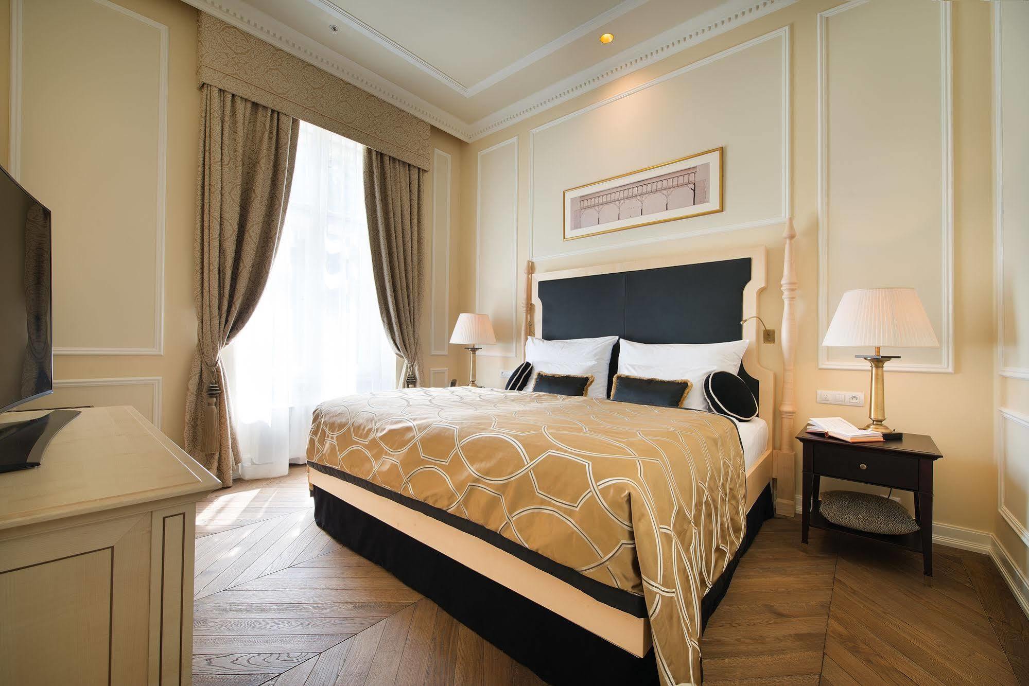 Wilson Palace By Loft Bratislava Bagian luar foto
