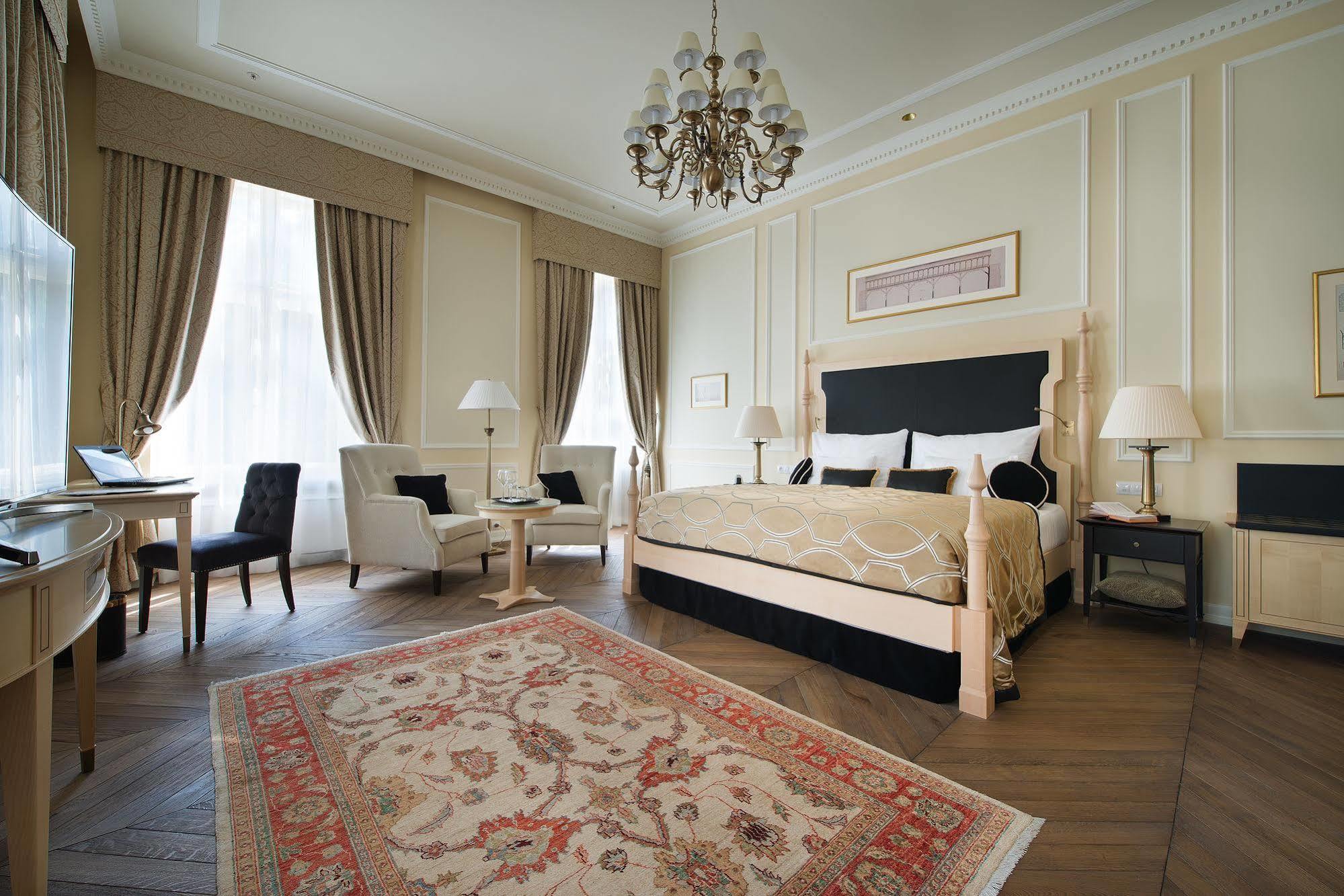 Wilson Palace By Loft Bratislava Bagian luar foto